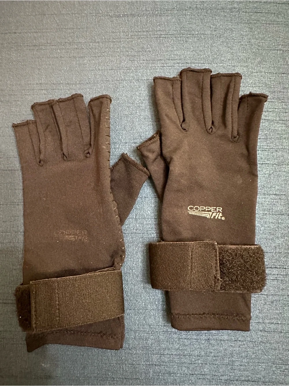 COPPER FIT Women’s Black Compression Fingerless Gloves—Size S/M